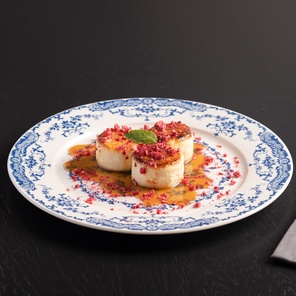 Сырники из козьего творога с кокосовой сгущёнкой (без сахара)